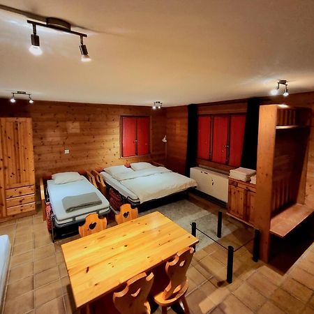 Hotel - Petit-Dejeuner Le Trift Ціналь Екстер'єр фото